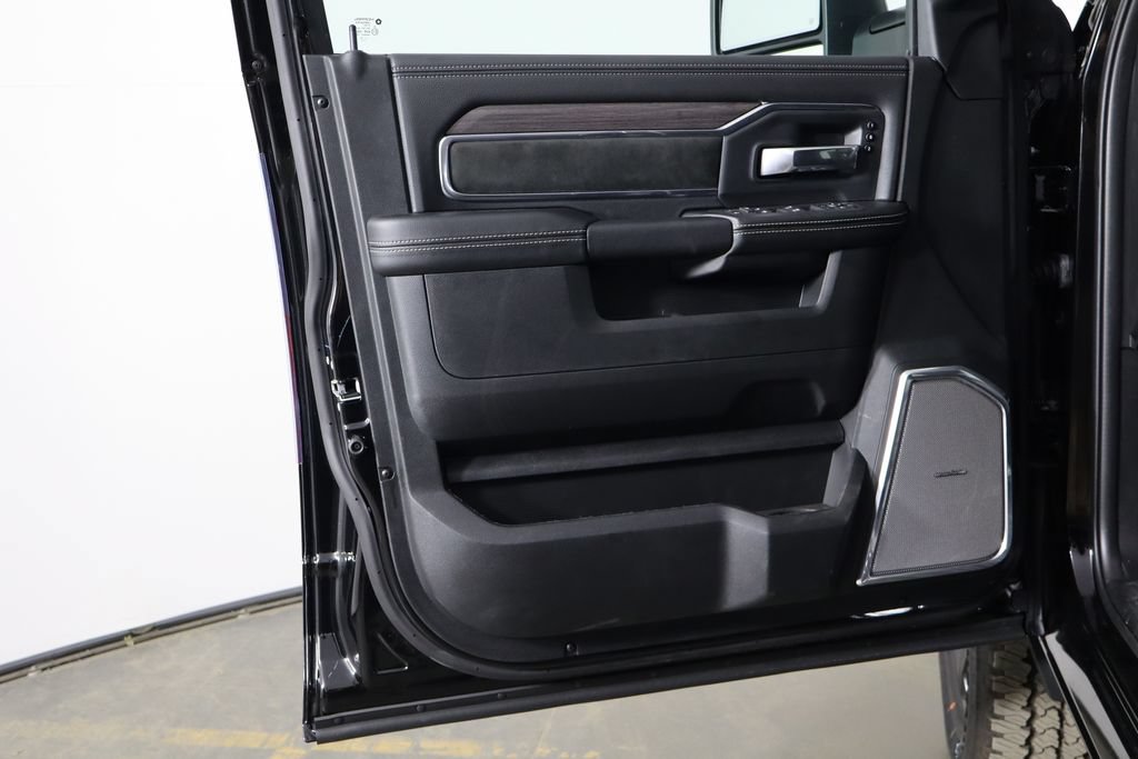 New 2026 RAM 2500 Laramie AWD/4WD image 19