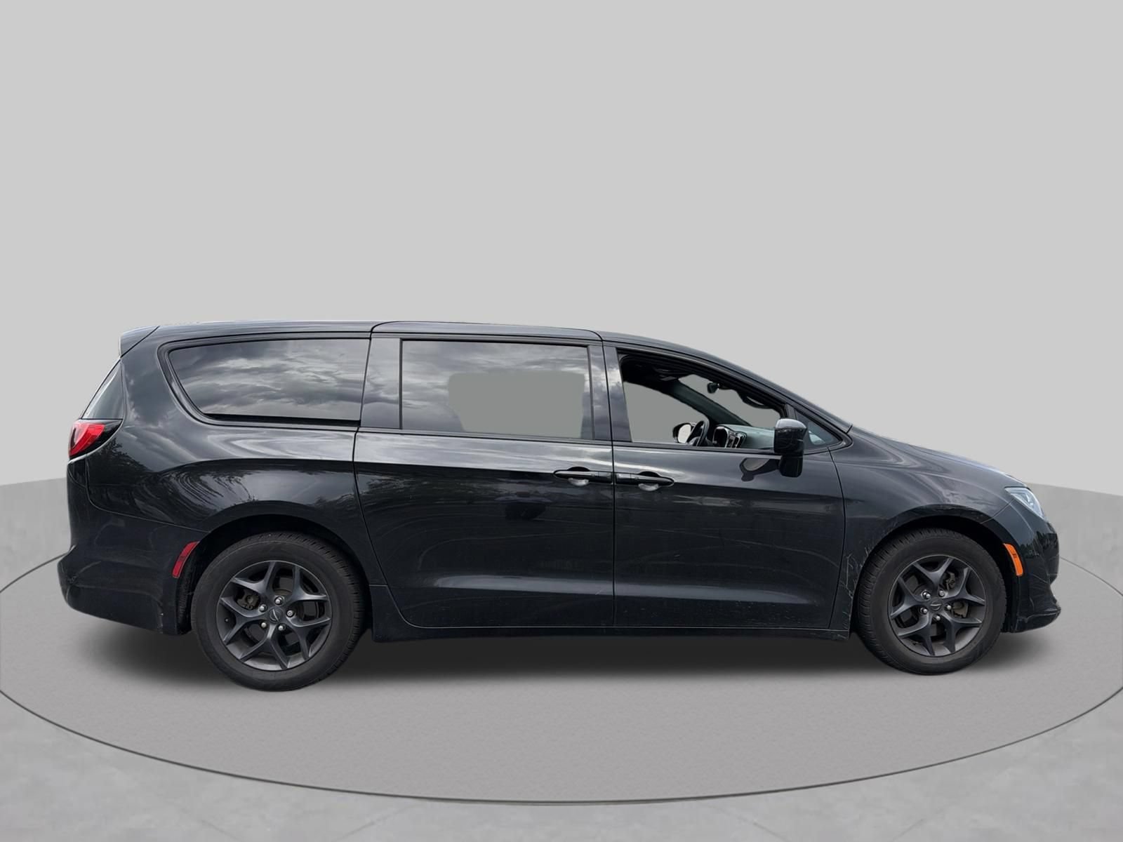 Used 2018 Chrysler Pacifica Touring Plus w/ S Appearance Package FWD image 6