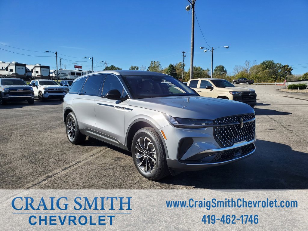 Used 2025 Lincoln Nautilus Premier image 8