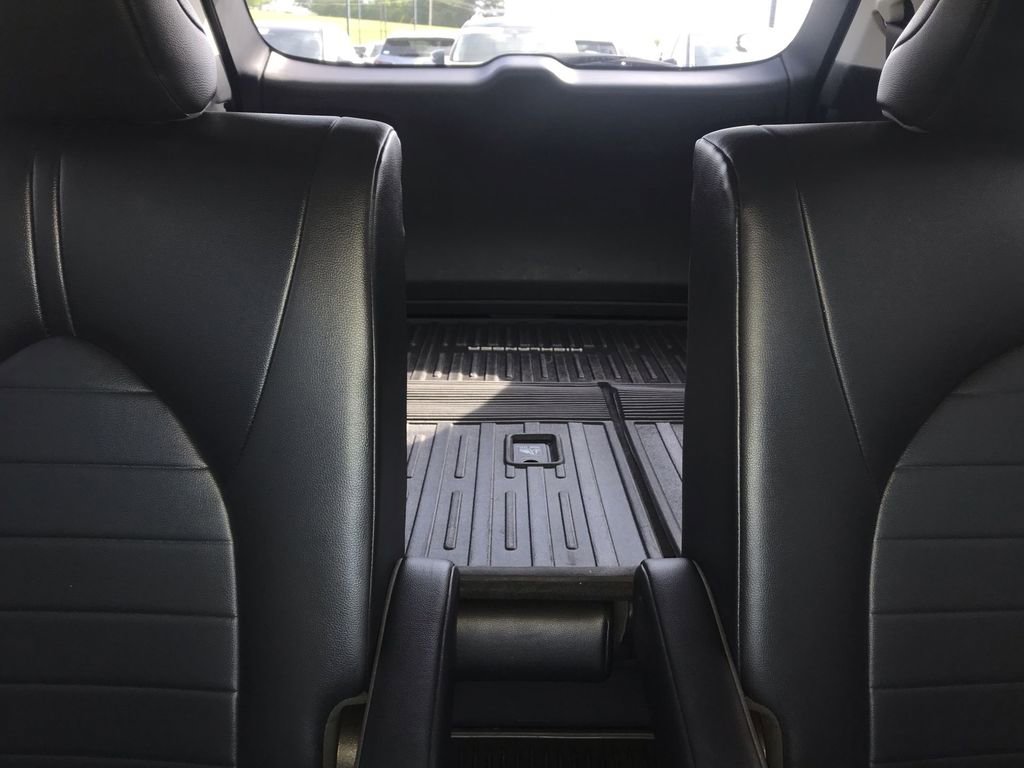 Used 2023 Toyota Highlander XLE AWD/4WD image 23