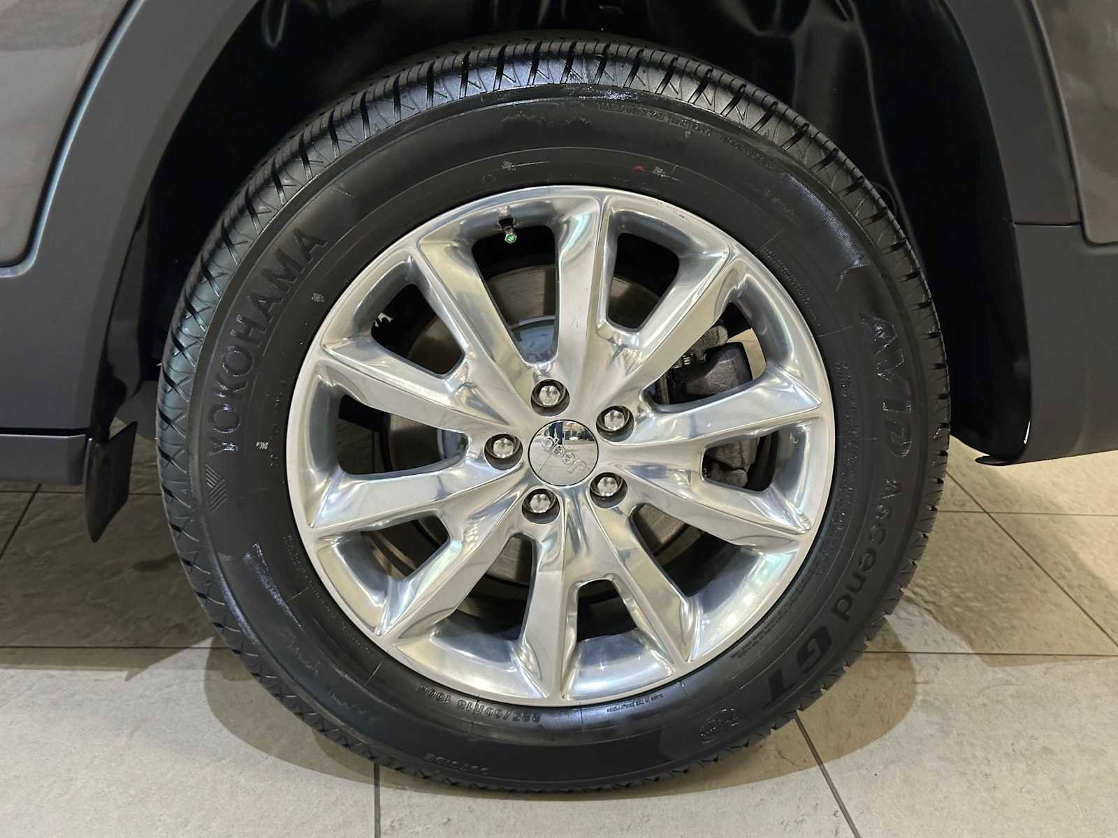 Used 2015 Jeep Cherokee Limited w/ Luxury Group image 8