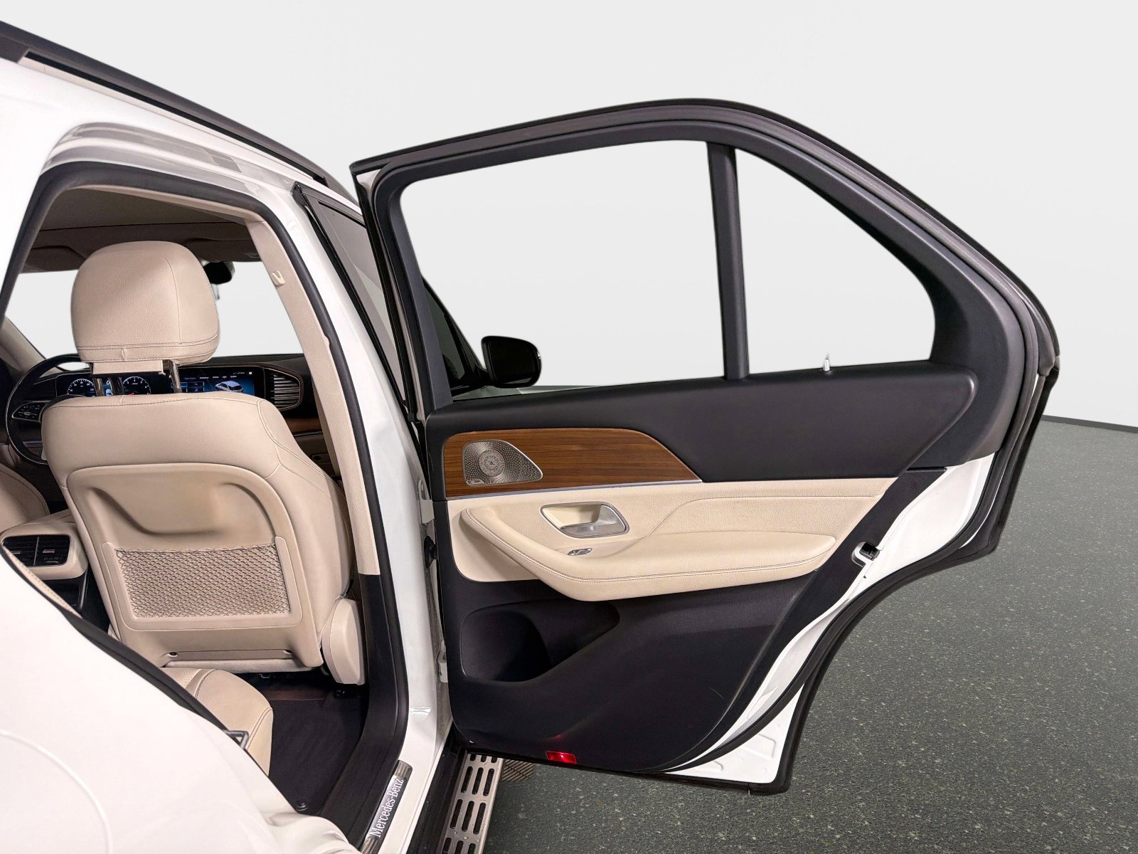 Used 2025 Mercedes-Benz GLC 350e 4MATIC image 22