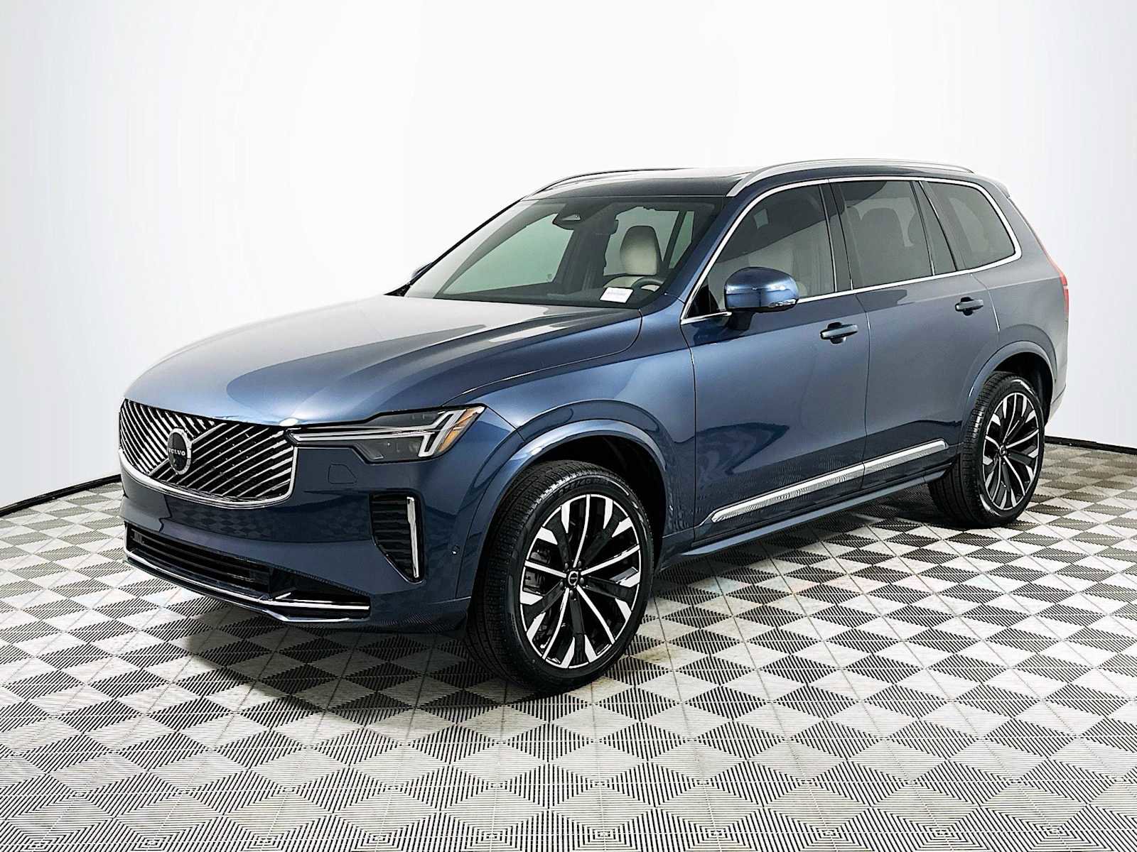 New 2026 Volvo XC90 B6 Plus w/ Protection Package Premier image 3