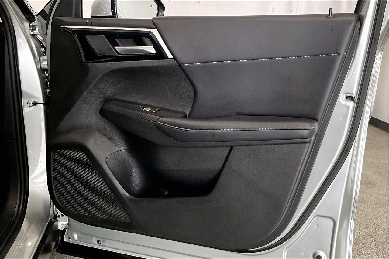 Used 2023 Mitsubishi Outlander SE image 26