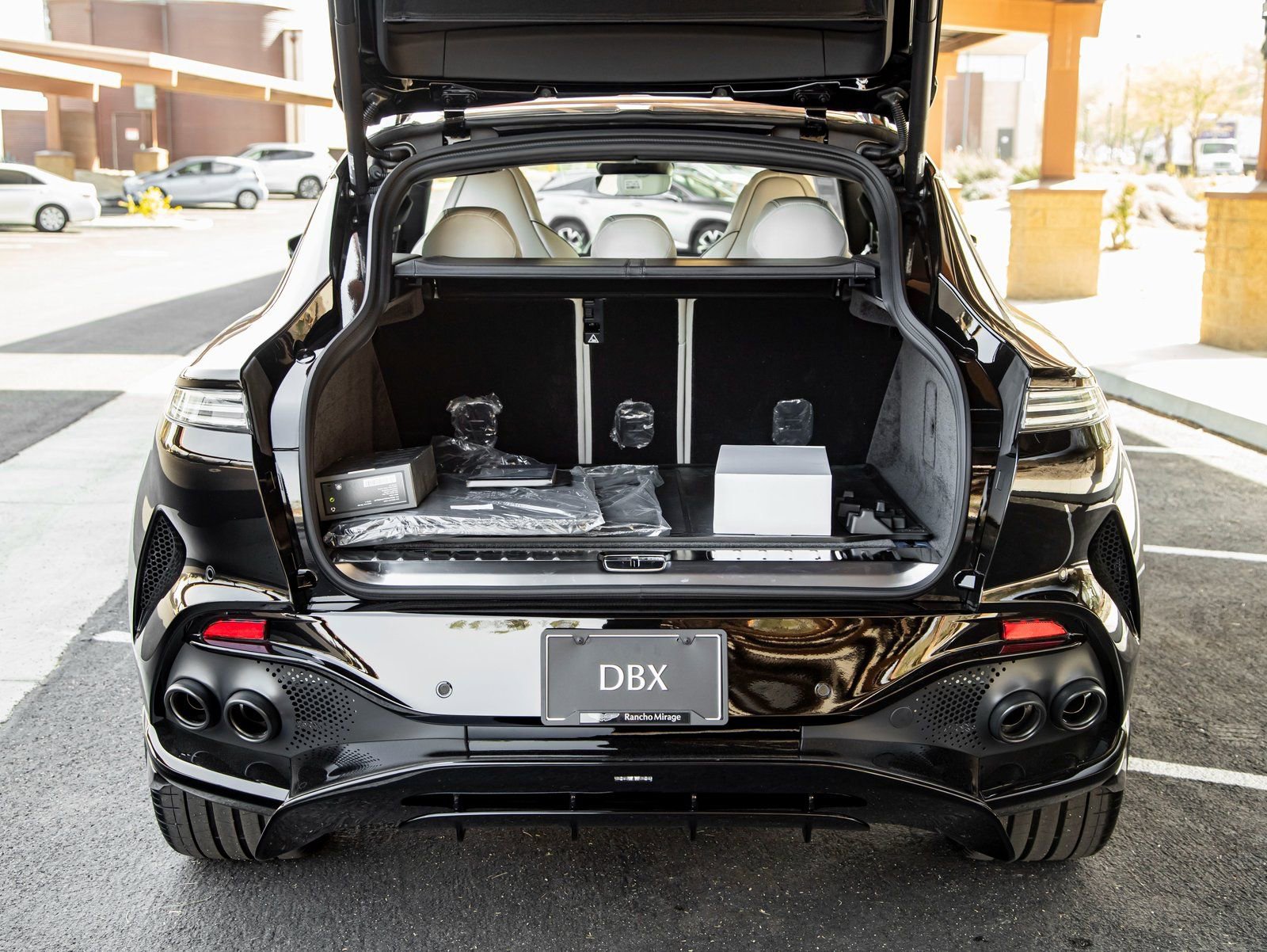 Used 2025 Aston Martin DBX 707 image 21
