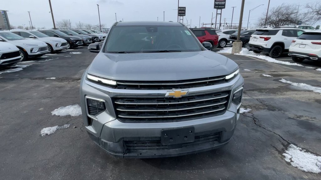 Used 2025 Chevrolet Traverse LT FWD image 4