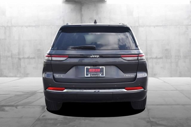 Used 2024 Jeep Grand Cherokee Laredo AWD/4WD image 6