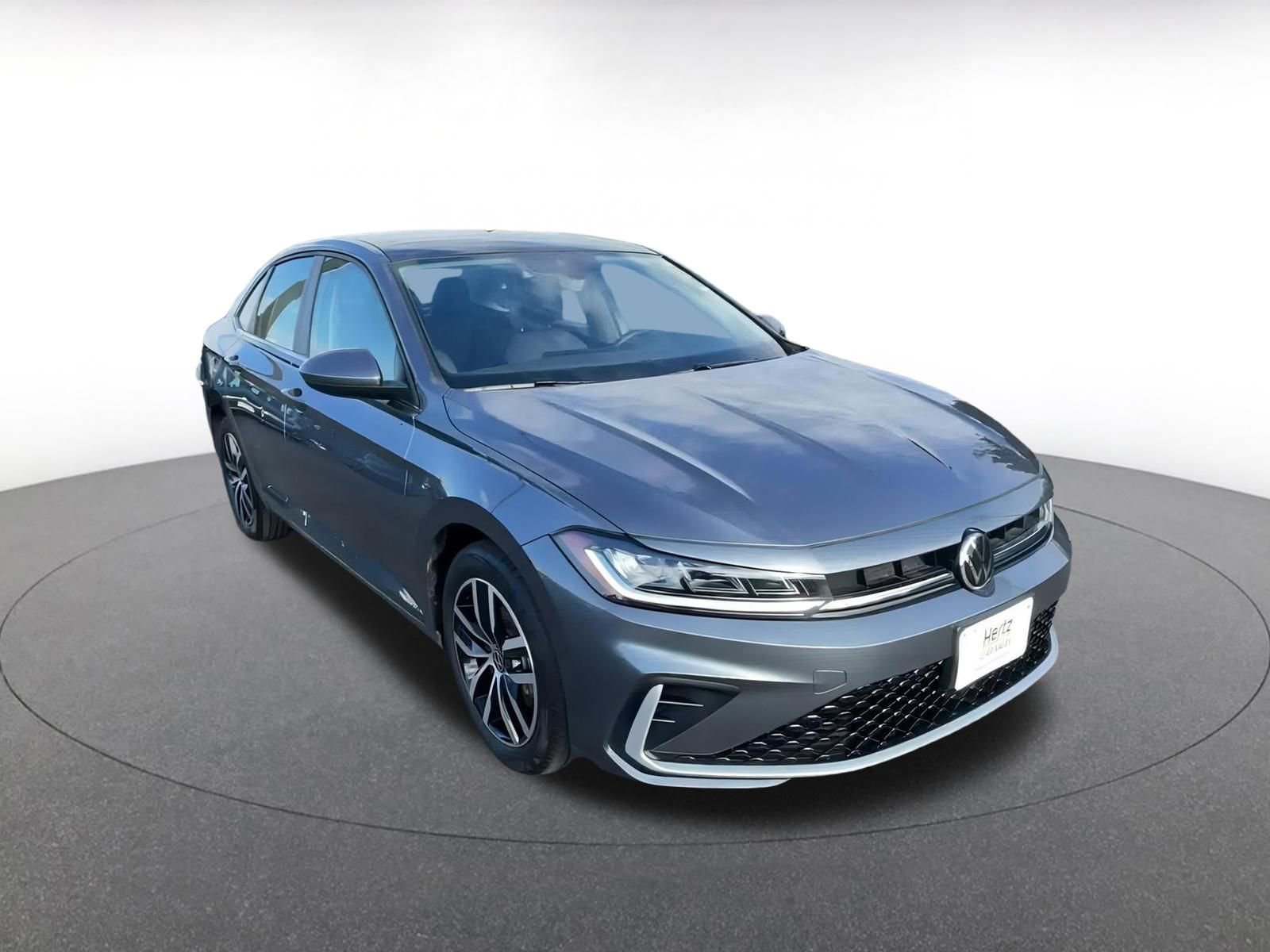 Used 2025 Volkswagen Jetta SE image 3