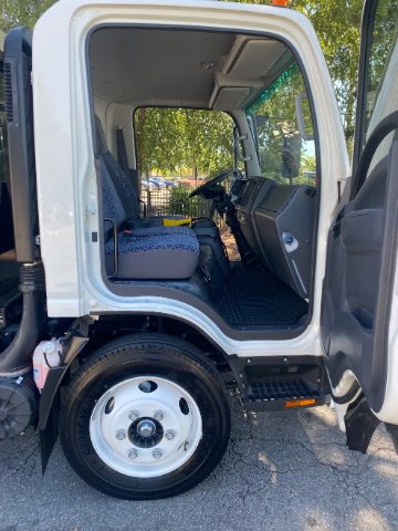 Used 2024 Isuzu NPR image 16