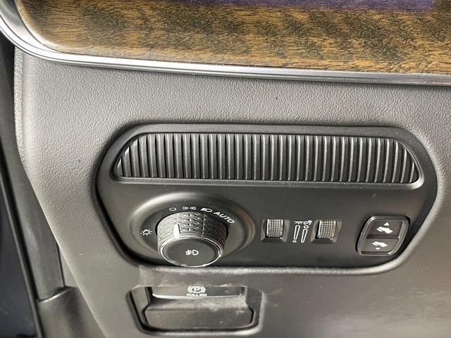 Certified 2022 Jeep Grand Wagoneer Series II w/ Convenience Group III AWD/4WD image 14