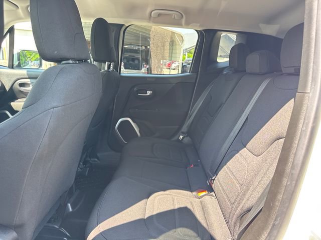 Used 2018 Jeep Renegade Latitude w/ Advanced Technology Group FWD image 11