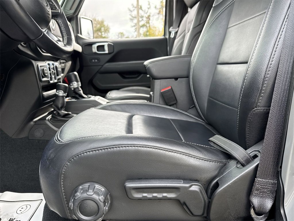 Used 2022 Jeep Wrangler Unlimited Sahara w/ Cold Weather Group image 12