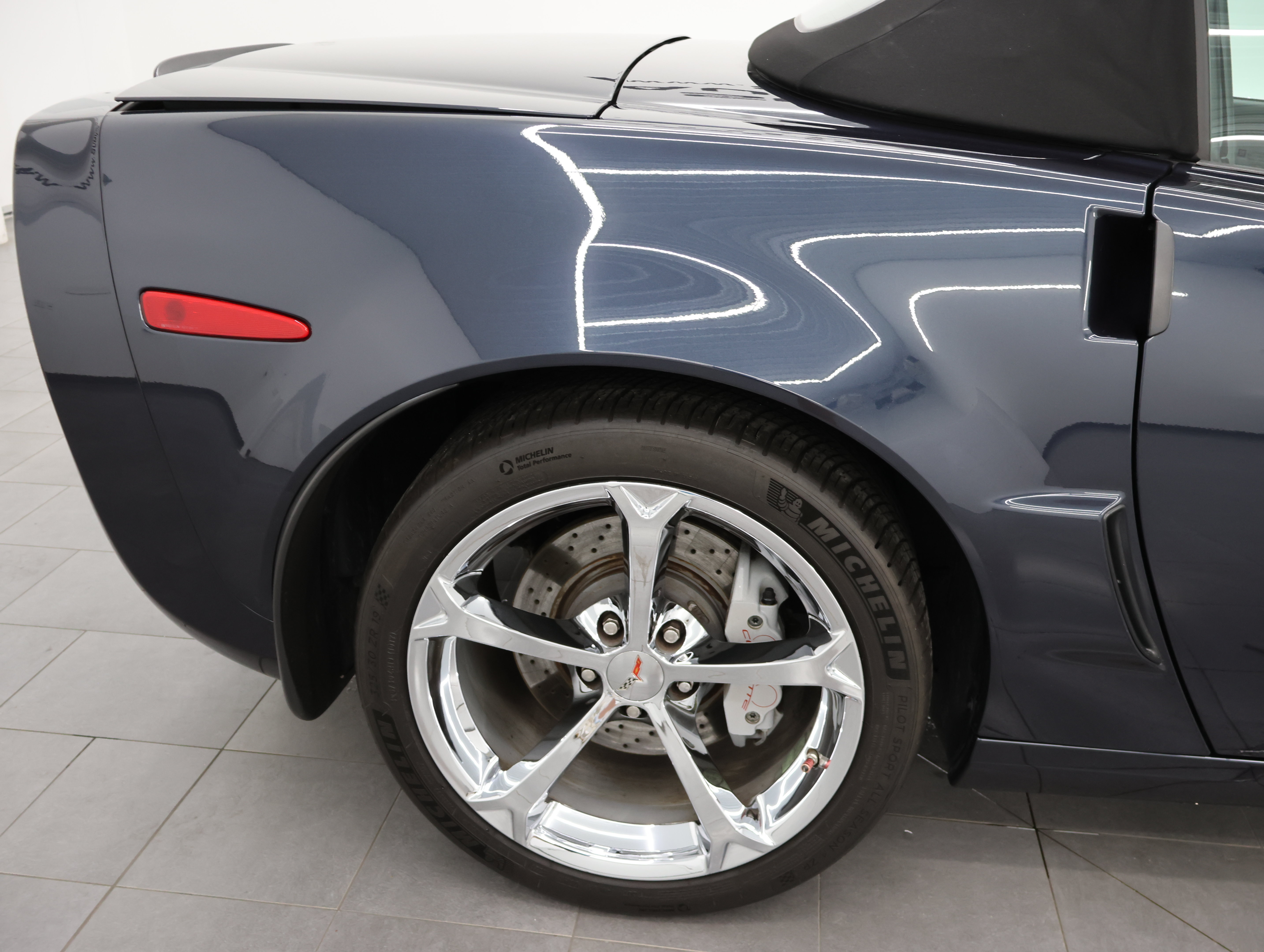 Used 2013 Chevrolet Corvette Grand Sport RWD image 24
