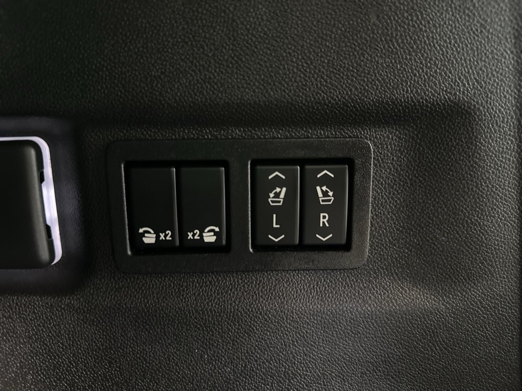 Used 2021 Chevrolet Suburban Premier w/ Premium Package AWD/4WD image 40