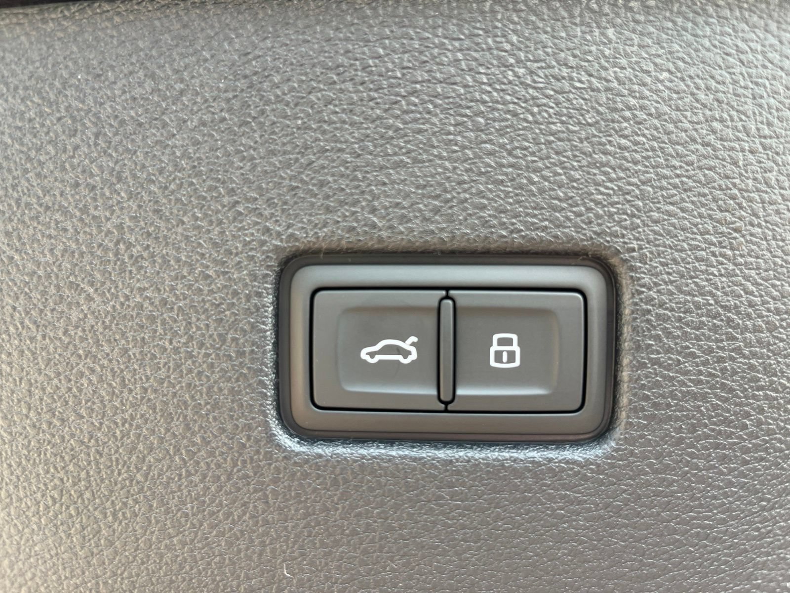 New 2026 Audi SQ8 Prestige AWD/4WD image 31