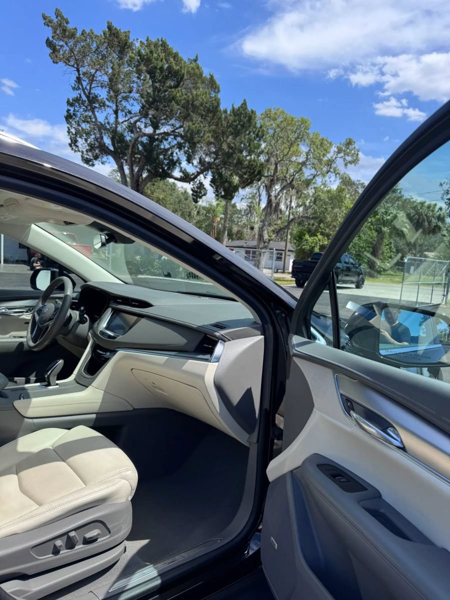 Used 2017 Cadillac XT5 Luxury w/ Driver Awareness Package FWD image 10