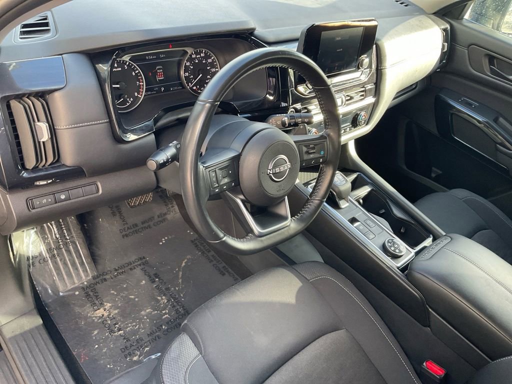 Used 2024 Nissan Pathfinder SV image 16