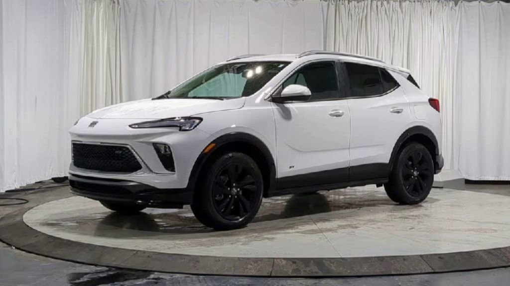 Used 2025 Buick Encore GX Sport Touring w/ Comfort Package image 5