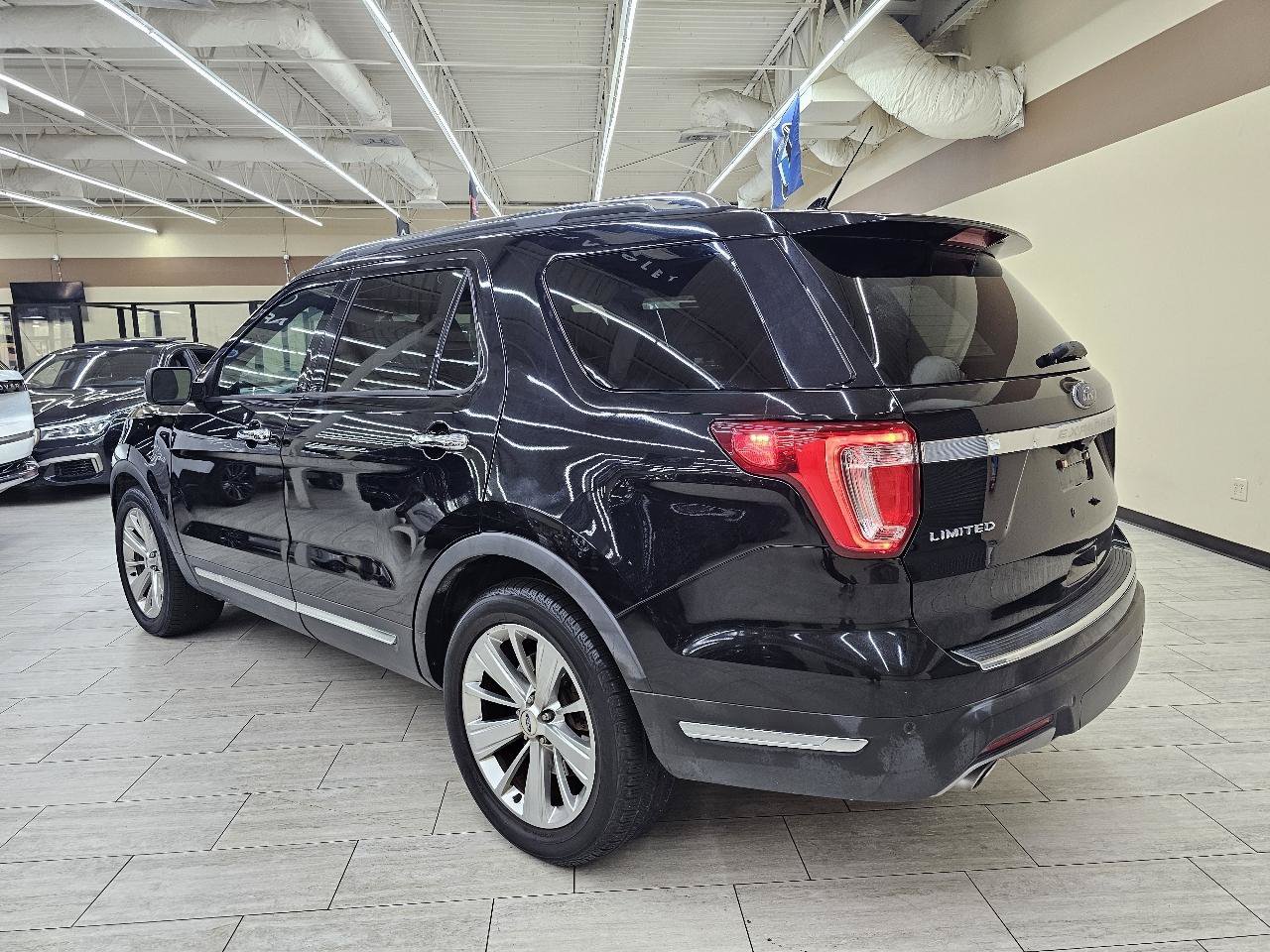 Used 2019 Ford Explorer Limited w/ Class III Trailer Tow Package FWD image 8