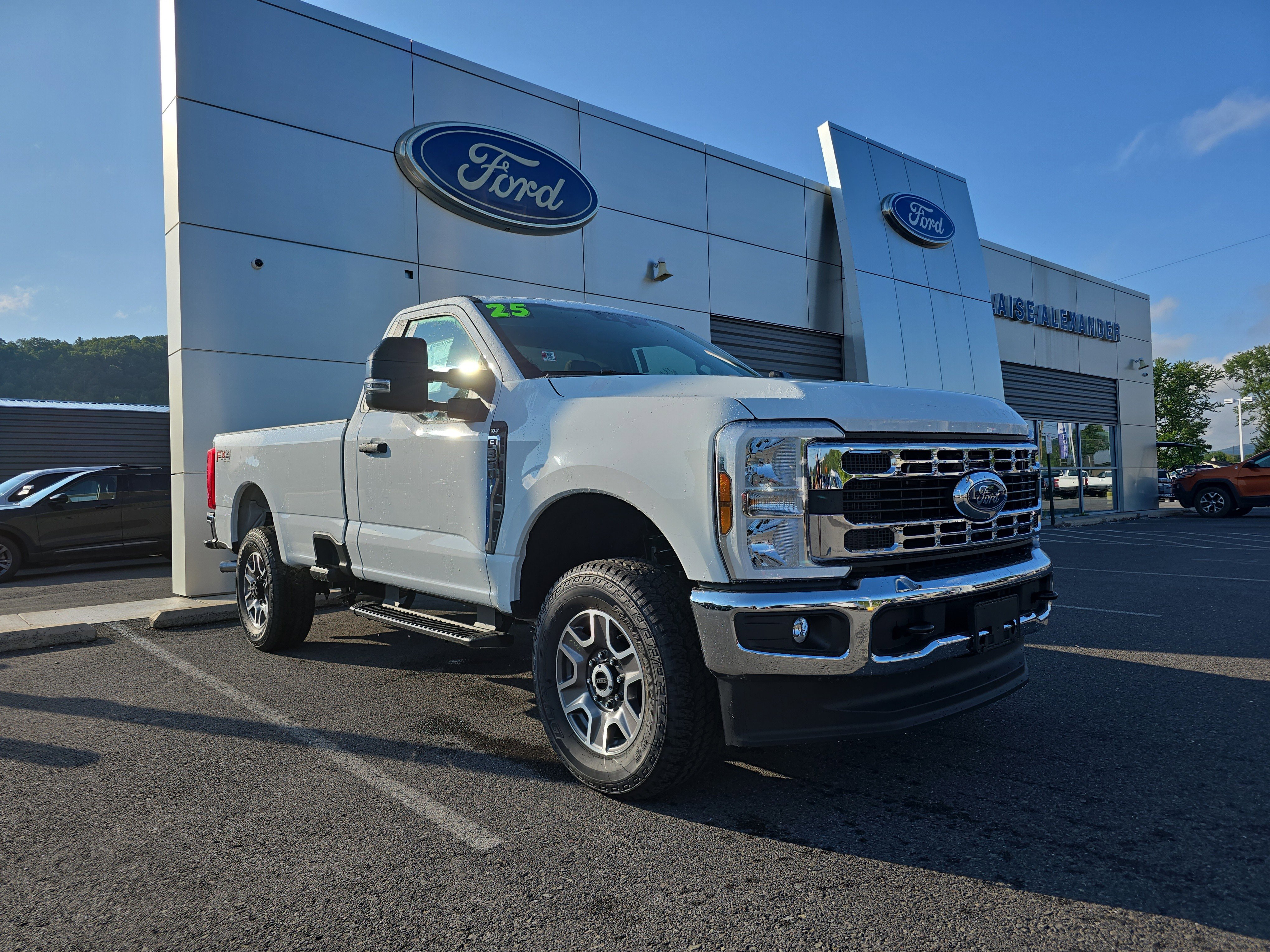 New 2025 Ford F350 XLT w/ FX4 Off-Road Package