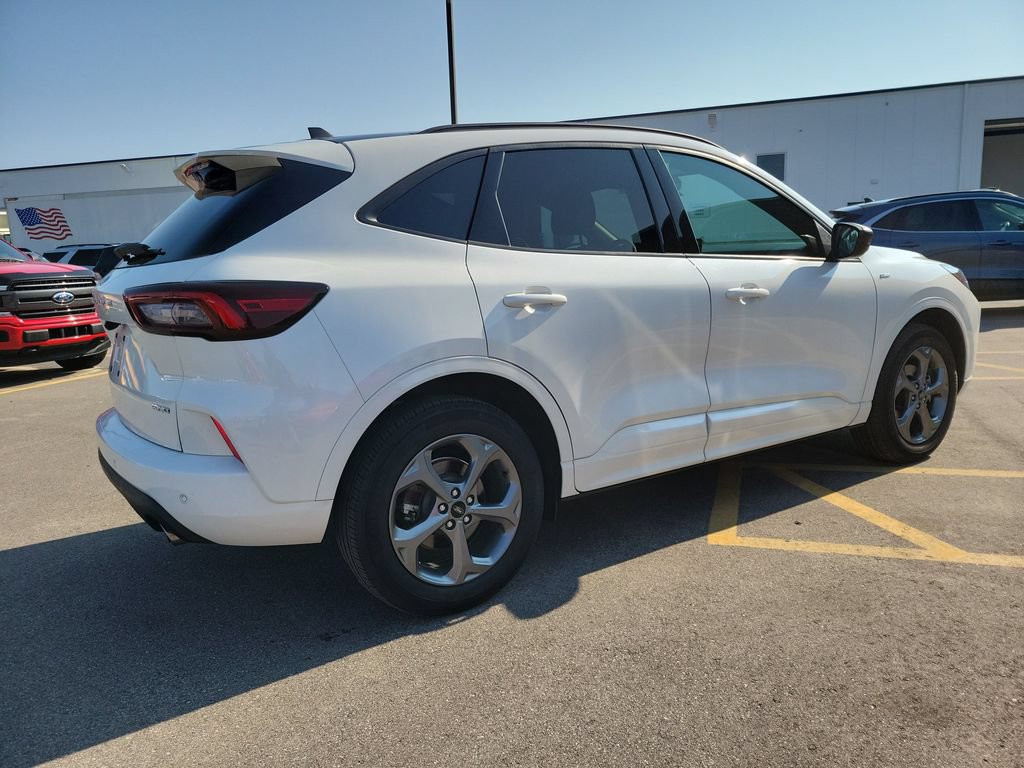 Certified 2023 Ford Escape ST-Line w/ Tech Pack #1 AWD/4WD image 4