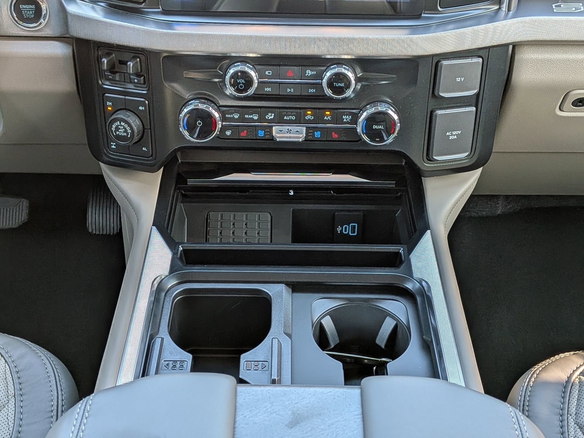 New 2026 Ford F350 Platinum w/ Platinum Plus Package image 21