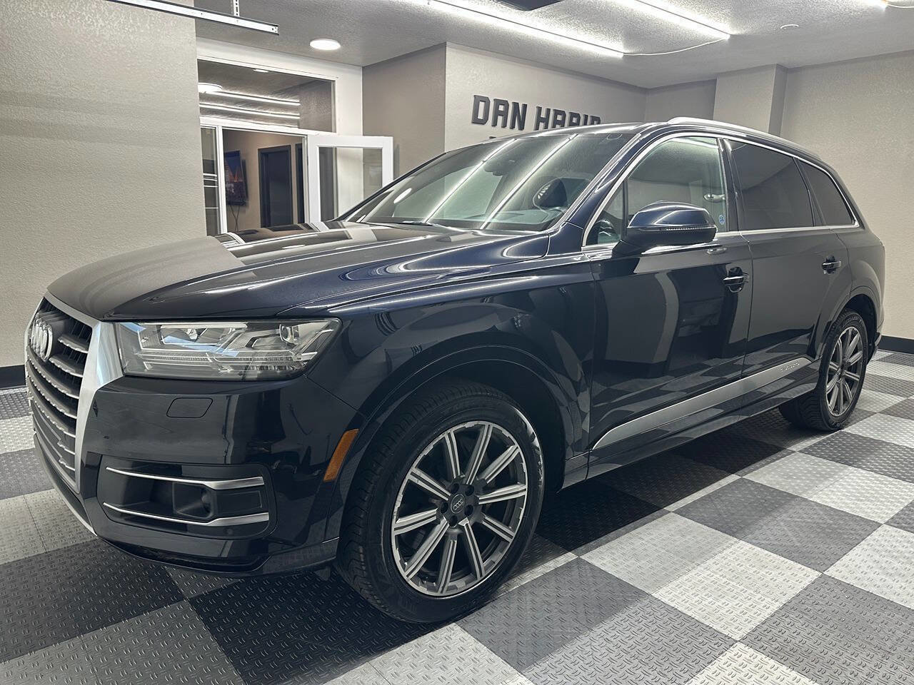 Used 2017 Audi Q7 3.0T Prestige AWD/4WD image 2
