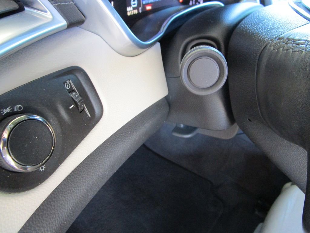 Used 2013 Cadillac SRX Luxury image 23