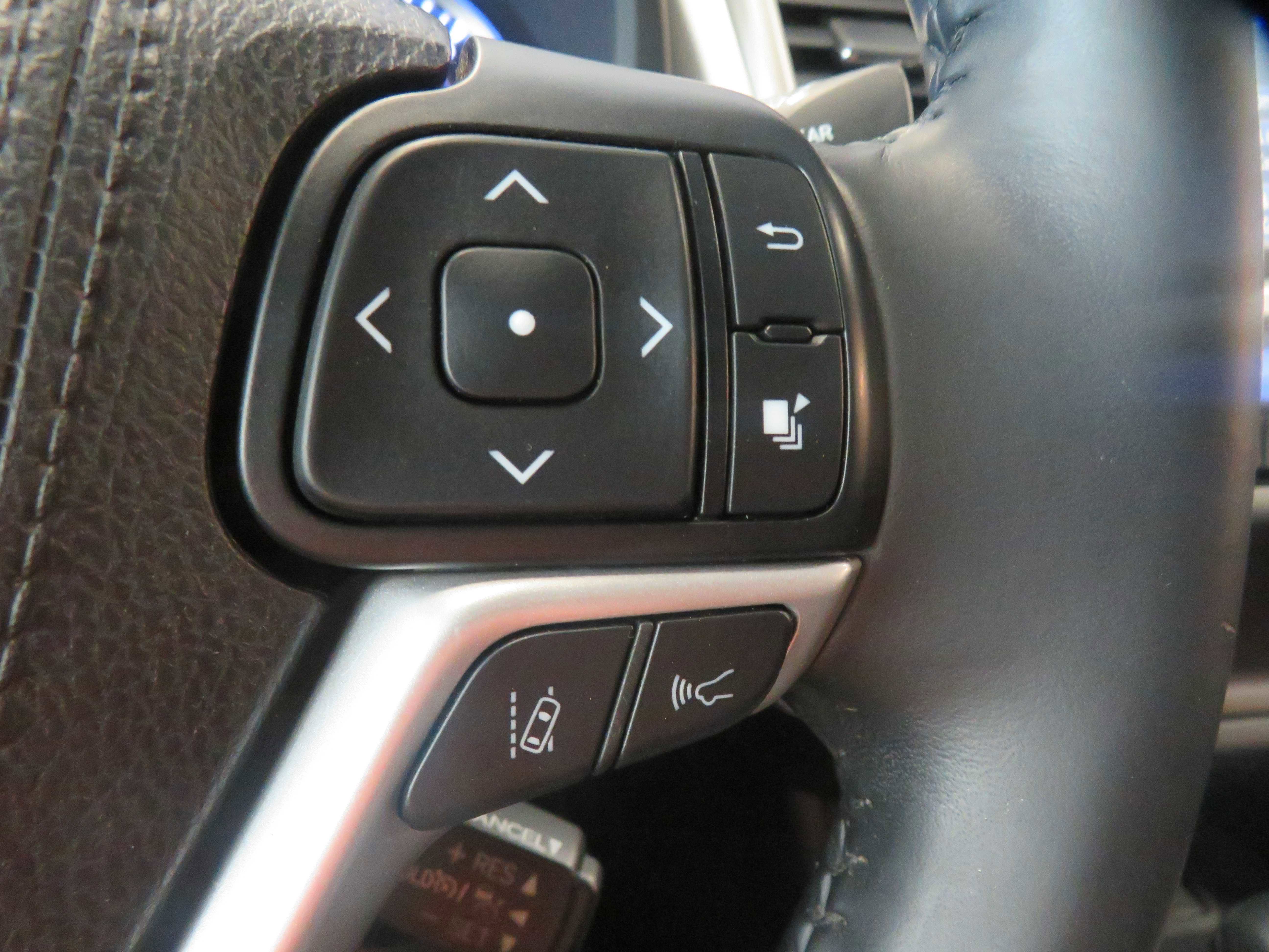 Used 2017 Toyota Highlander XLE FWD image 39