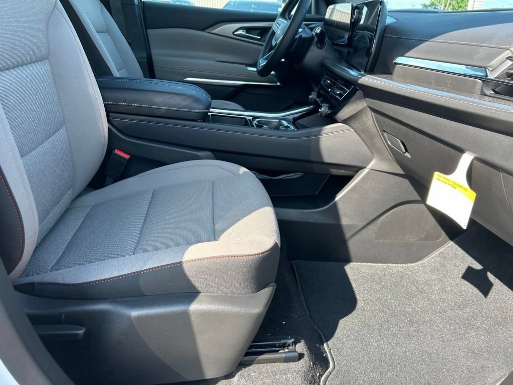 New 2027 Chevrolet Traverse LT w/ Midnight/Sport Edition AWD/4WD image 21