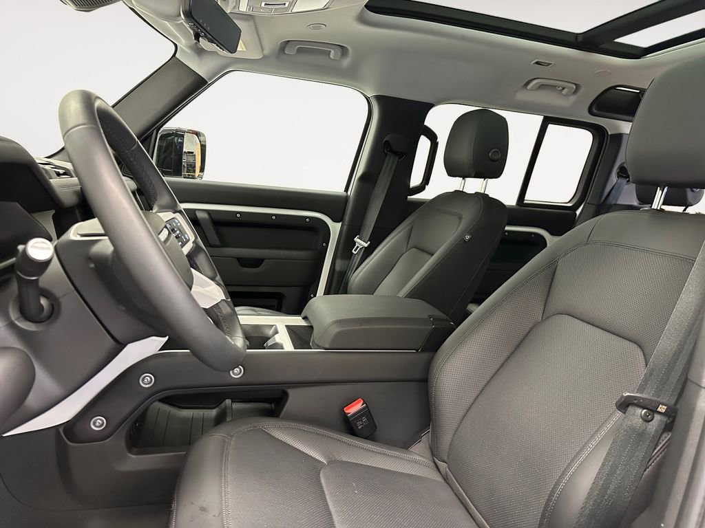 Used 2025 Land Rover Defender 110 S image 9