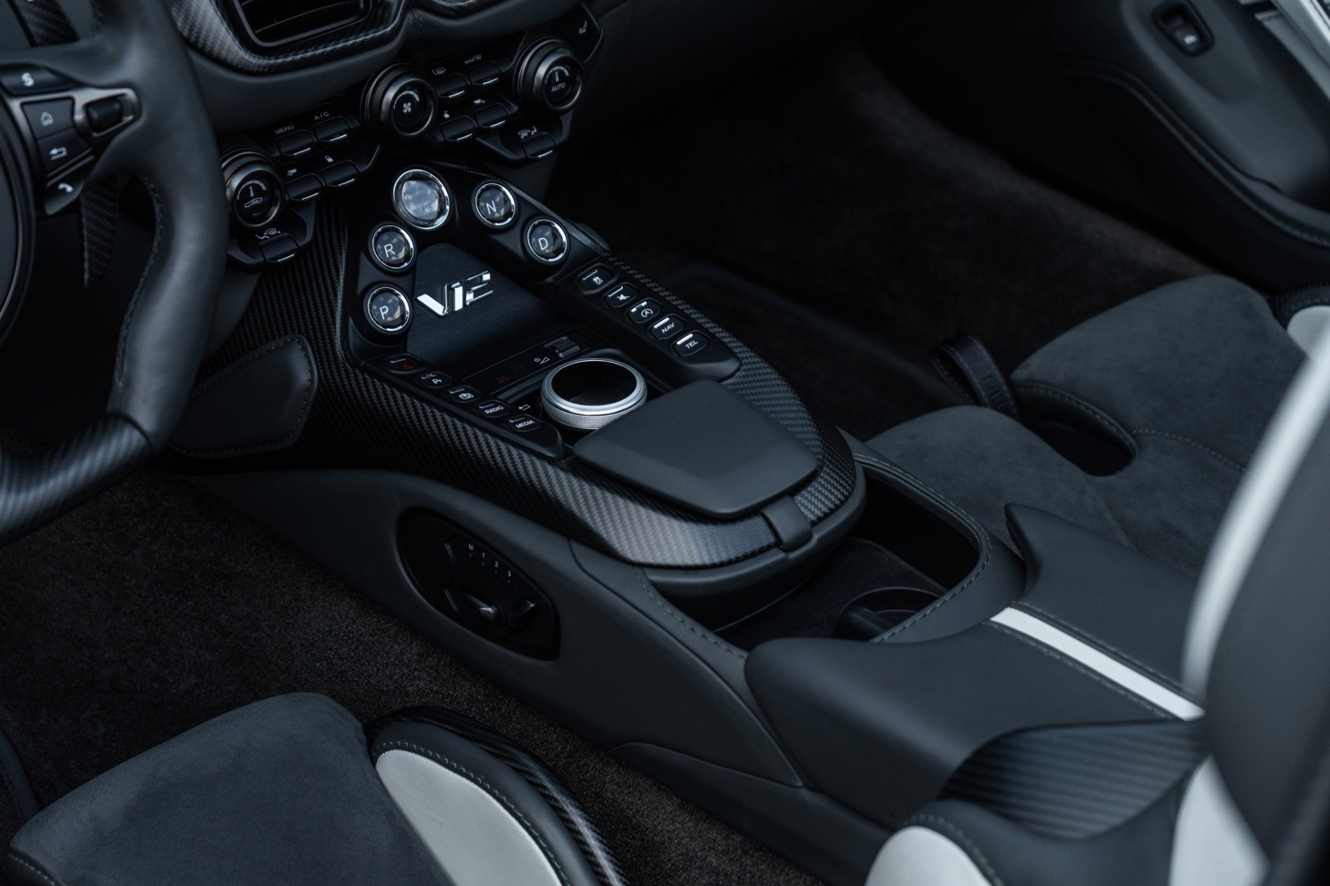 Used 2023 Aston Martin V12 Vantage Roadster RWD image 22