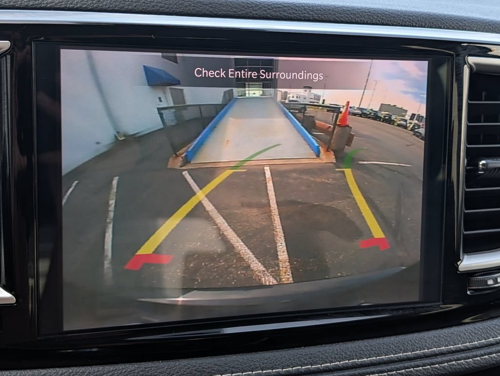 Used 2023 Chrysler Pacifica Touring-L FWD image 26