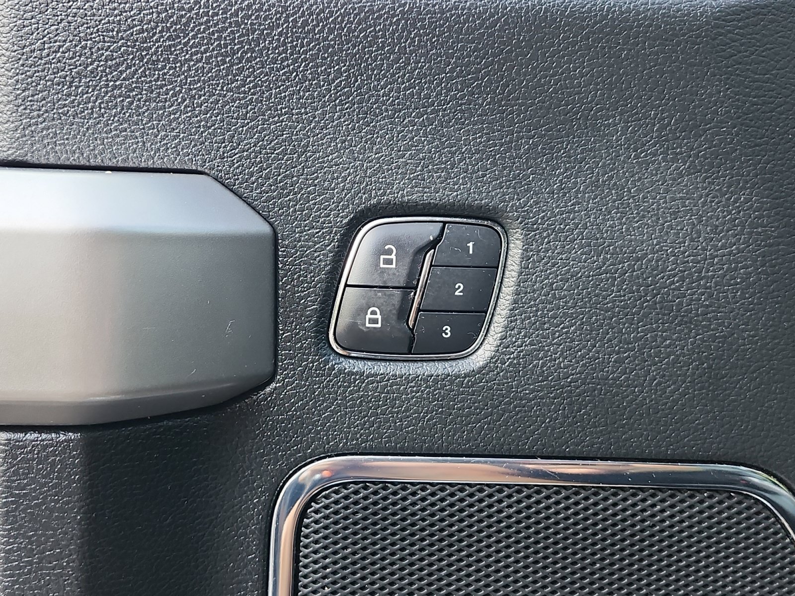 Used 2015 Ford F150 Lariat AWD/4WD image 18