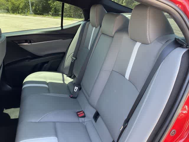 Used 2025 Toyota Camry SE w/ Convenience Package FWD image 16