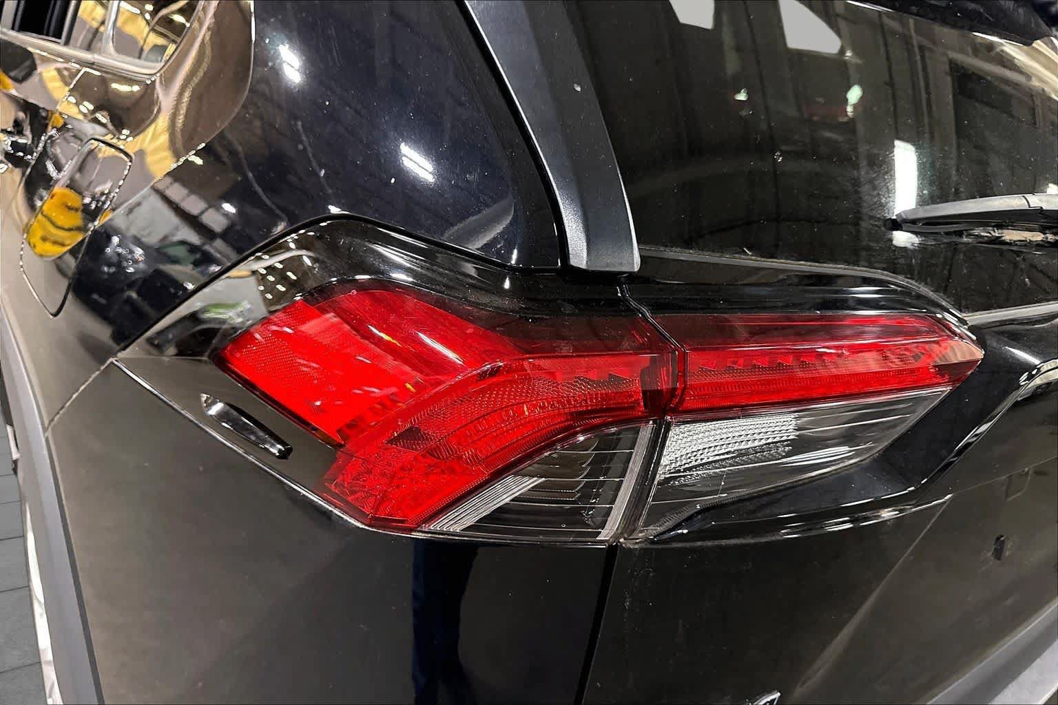 Used 2023 Toyota RAV4 LE AWD/4WD image 29