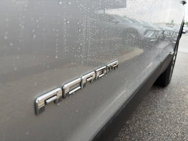 Used 2018 GMC Acadia SLE AWD/4WD image 32