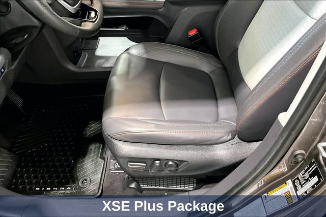 Used 2022 Toyota Sienna XSE AWD/4WD image 25