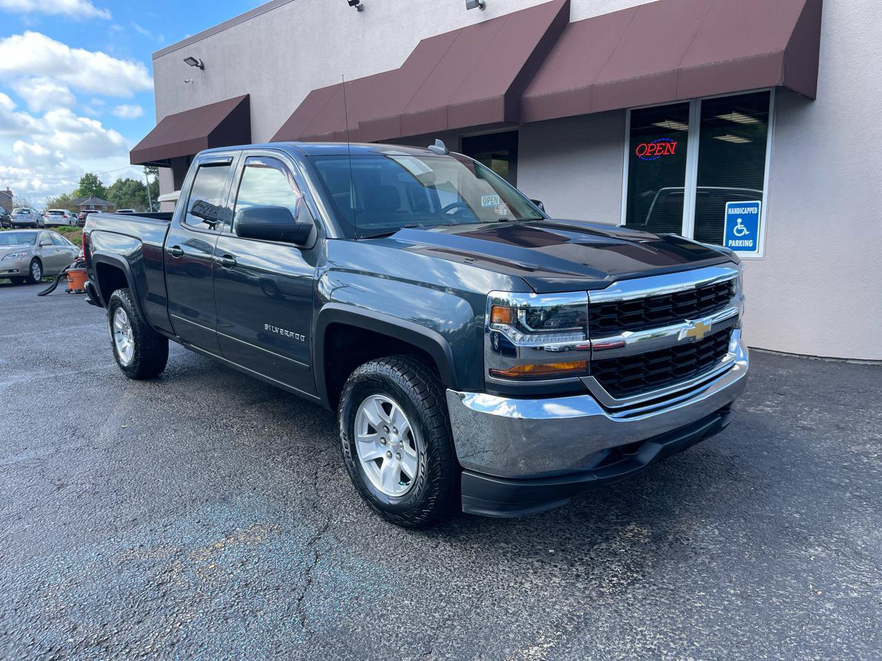 Used 2019 Chevrolet Silverado 1500 LT AWD/4WD image 4