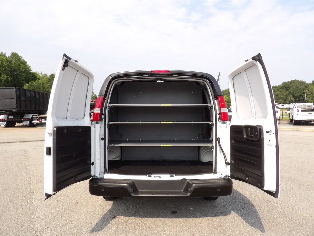 Used 2022 GMC Savana 2500 RWD image 40