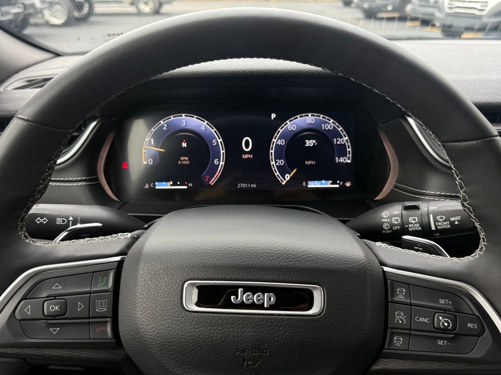 Used 2024 Jeep Grand Cherokee L Laredo image 16