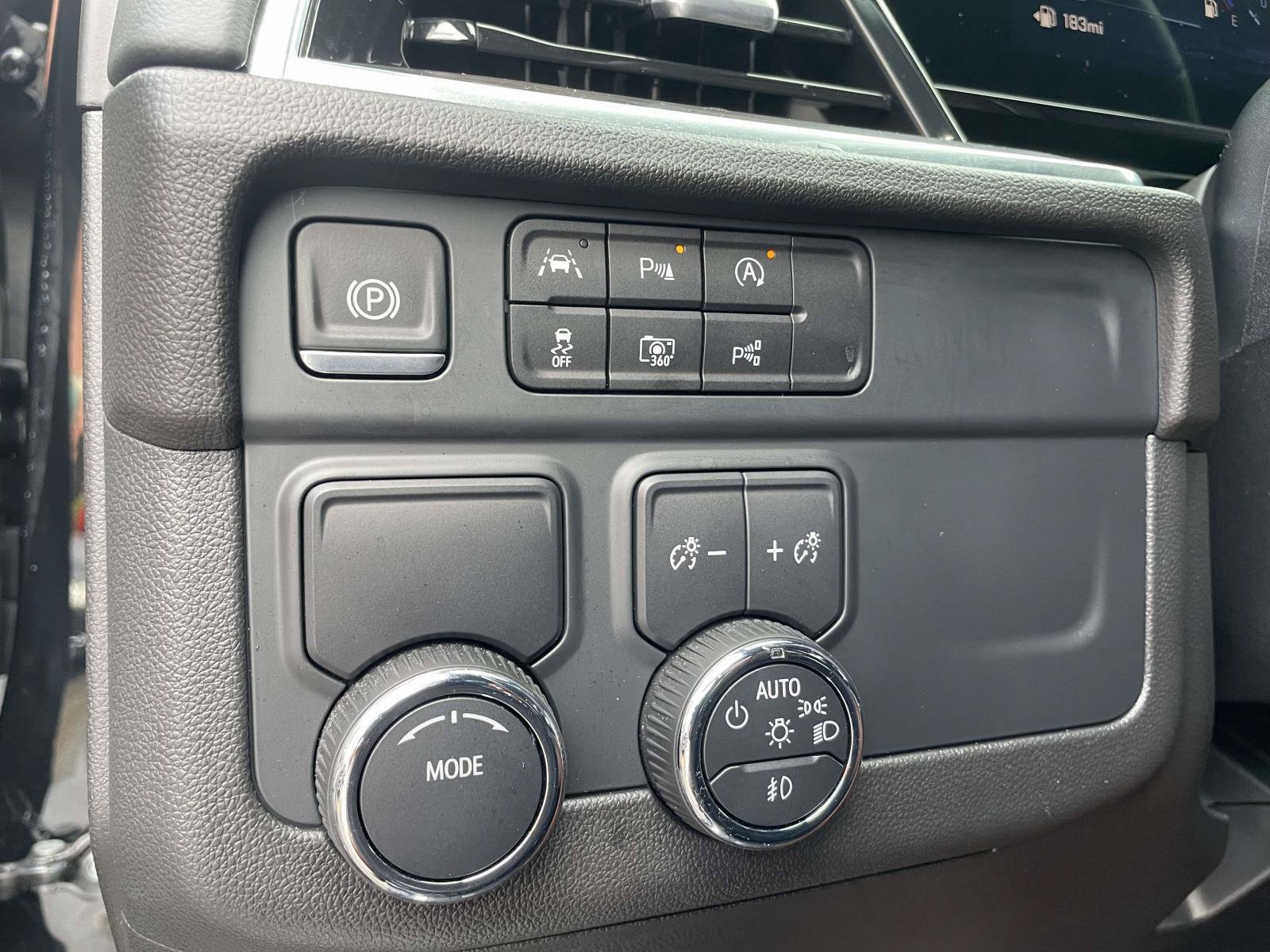 Used 2025 Chevrolet Suburban LT w/ Comfort Package RWD image 16