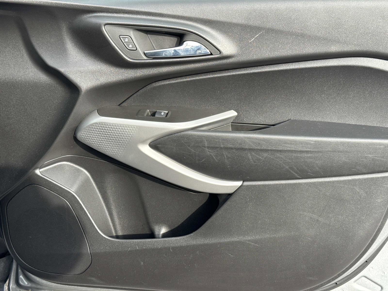 Used 2024 Chevrolet Trax RS w/ Driver Confidence Package image 17