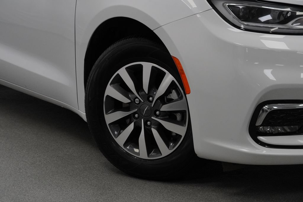 Used 2024 Chrysler Pacifica Limited FWD image 4