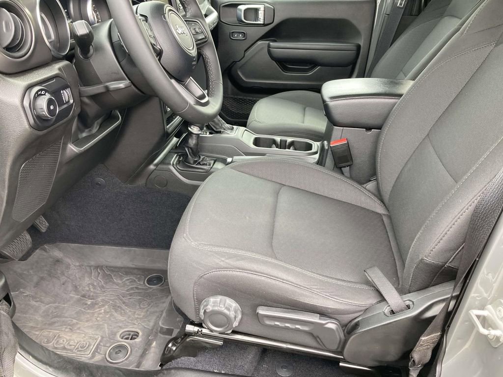 Used 2023 Jeep Wrangler Unlimited Sport image 19