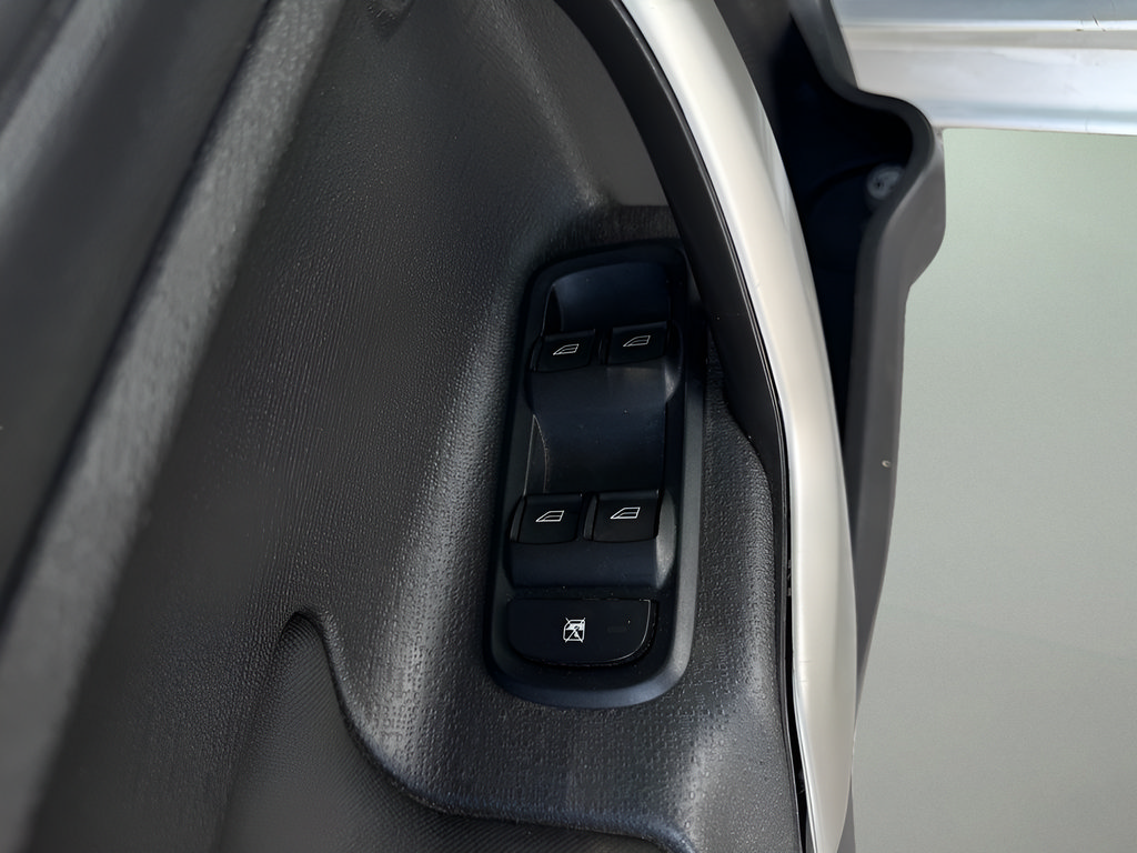Used 2012 Ford Fiesta SE FWD image 13