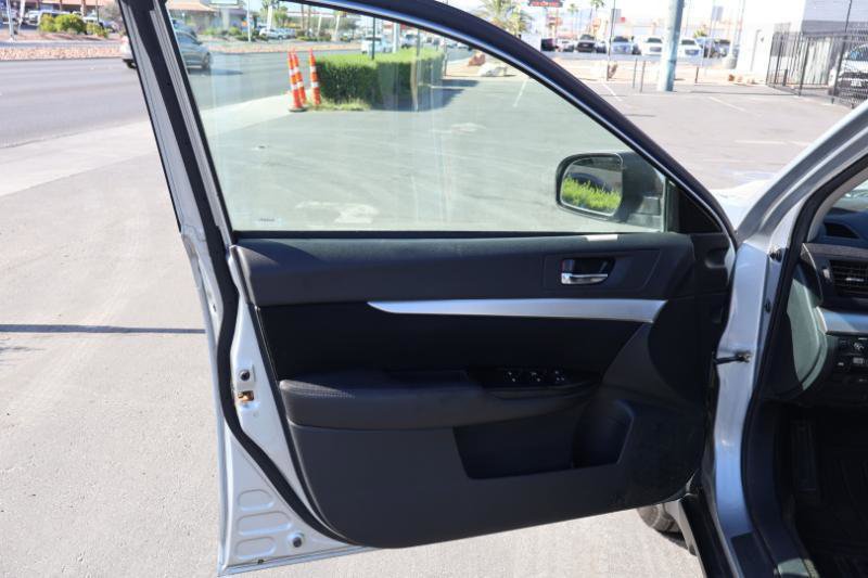 Used 2014 Subaru Outback 2.5i Premium AWD/4WD image 12