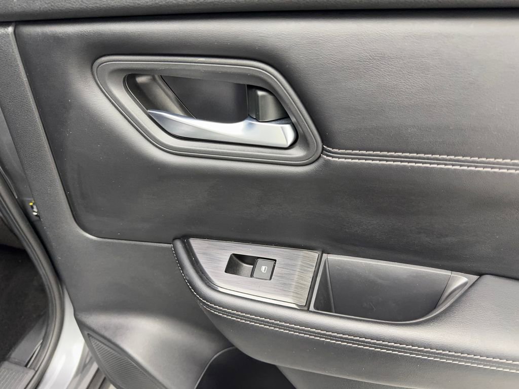 Used 2024 Nissan Rogue SV w/ SV Premium Package image 43