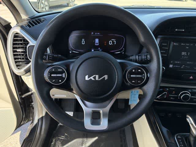 Used 2023 Kia Soul LX w/ LX Technology Package FWD image 19
