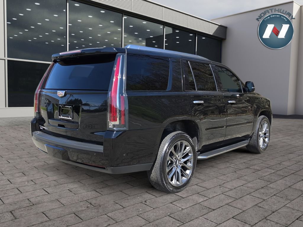 Used 2019 Cadillac Escalade Luxury w/ Escalade Sport Edition AWD/4WD image 5